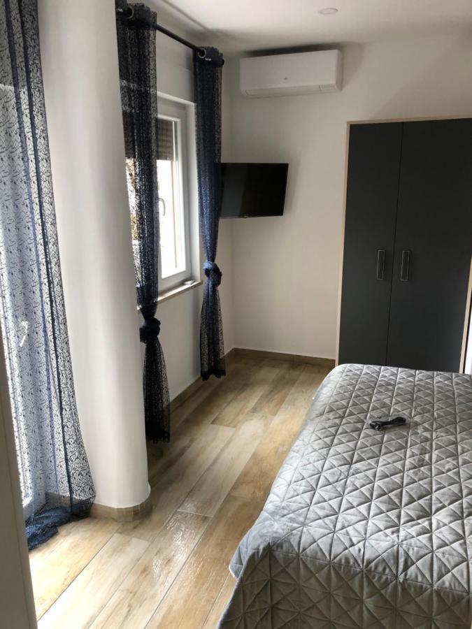 Apartment Mak With Free Parking Pula Exterior foto